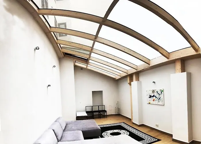 Lofty Garden Stay